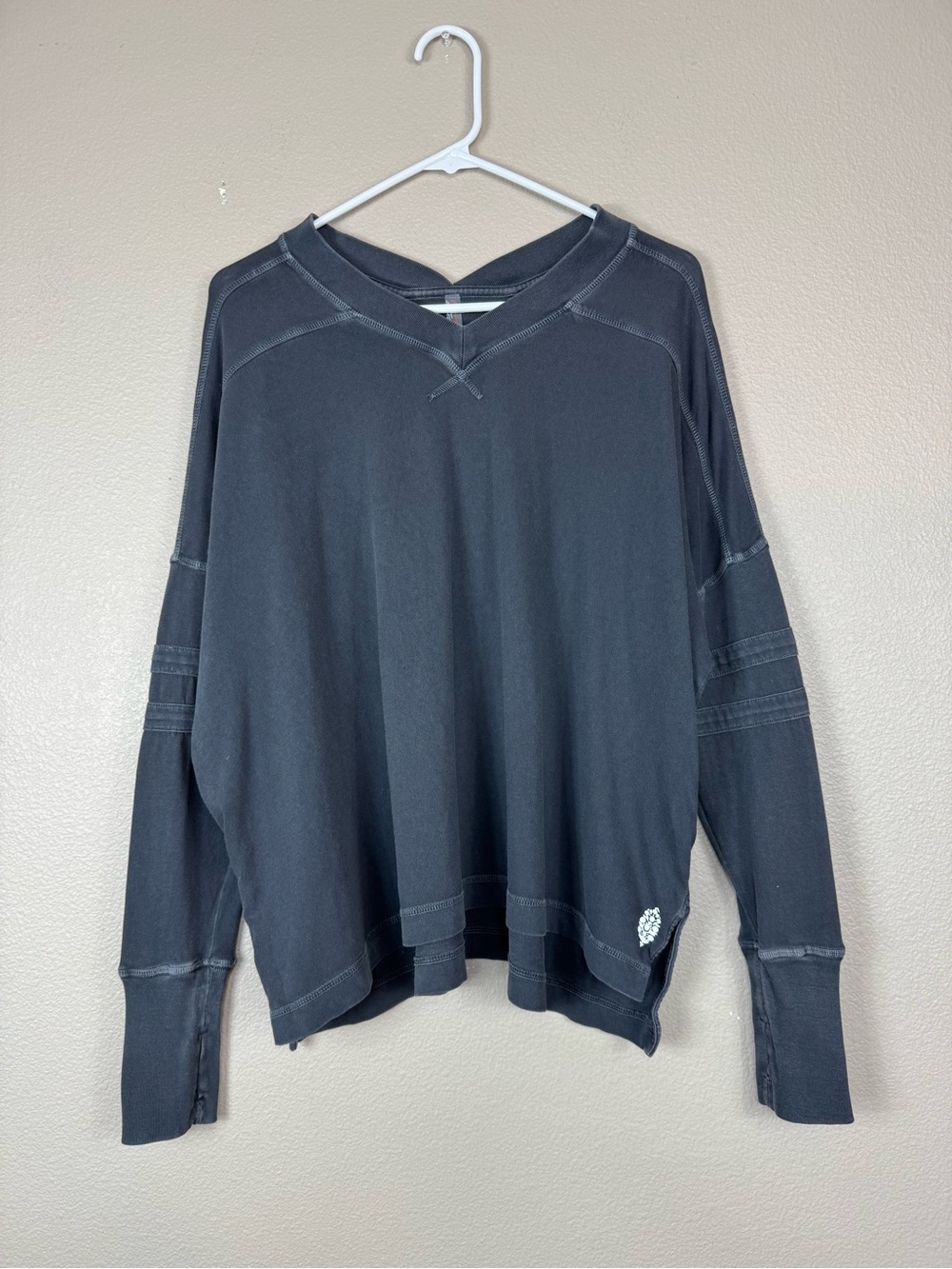 Free People Movement Heritage V-Neck Pullover gray sporty oversized EUC B